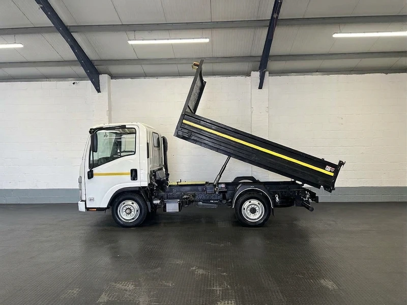 2023 Isuzu Grafter Tipper Van — side view