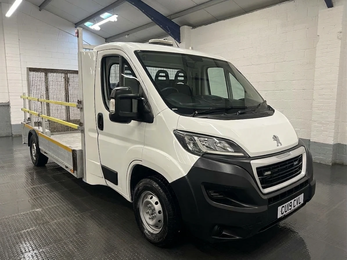 2019 Peugeot Boxer Transporter Van — front three-quarter view