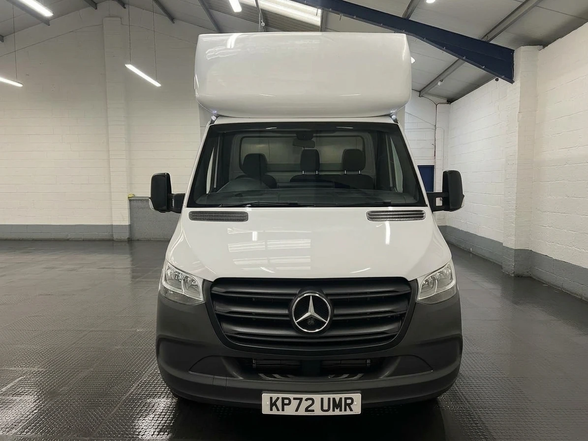2022 Mercedes-Benz Sprinter Luton Box Van — front view