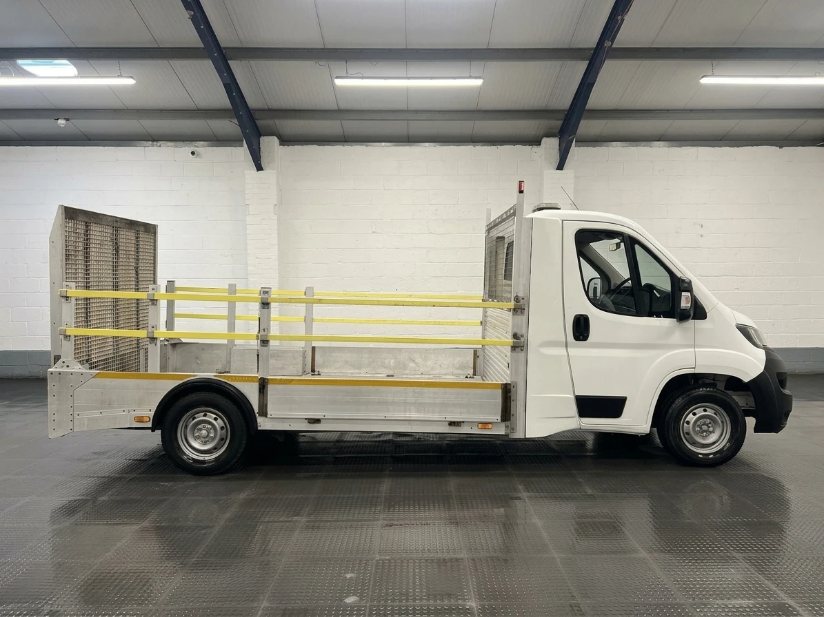 2019 Peugeot Boxer Transporter Van — side view