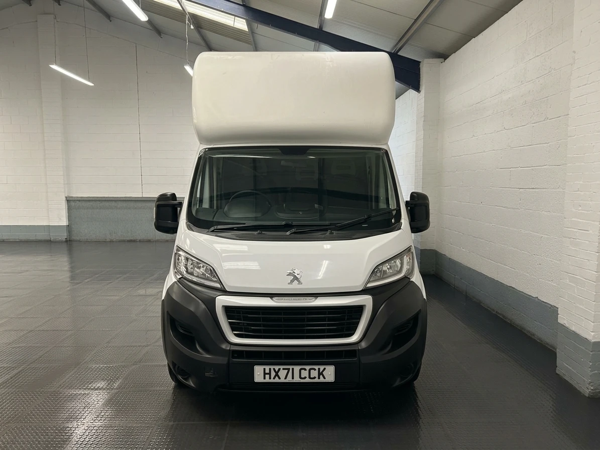 2021 Peugeot Boxer Luton Low Loader Van — front view