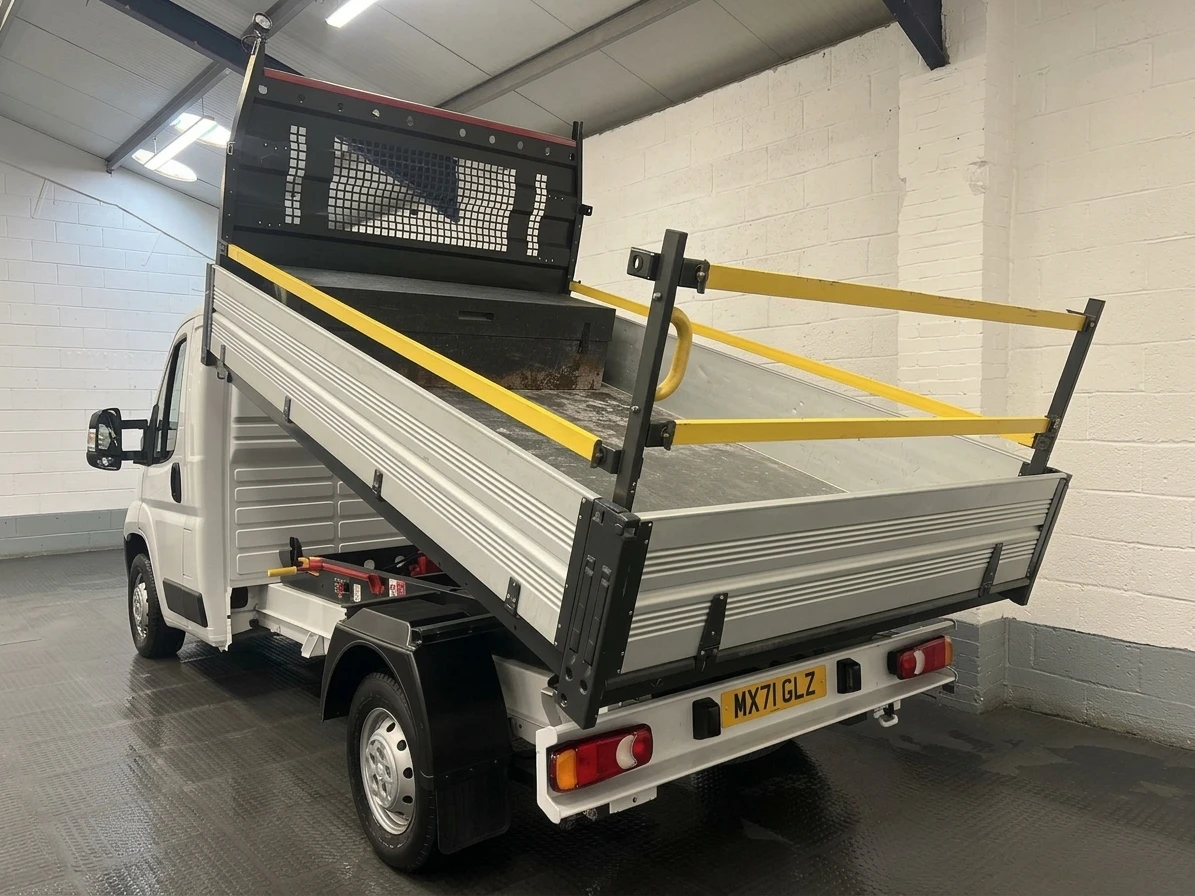2021 Peugeot Boxer Tipper Van — rear three-quarter view