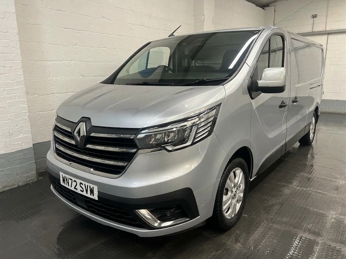 2022 Renault Trafic Panel Van — front three-quarter view