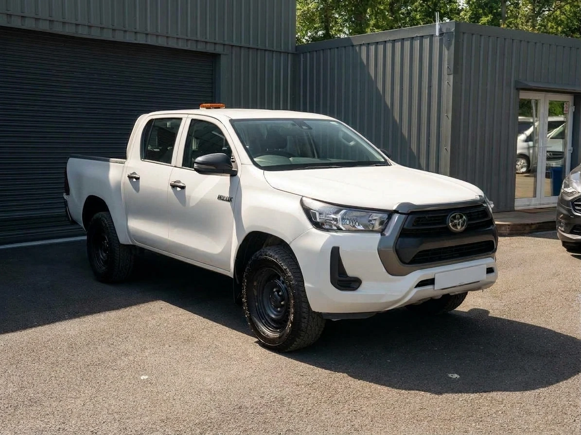 2022 Toyota Hilux Double Cab PickUp Van — front three-quarter view