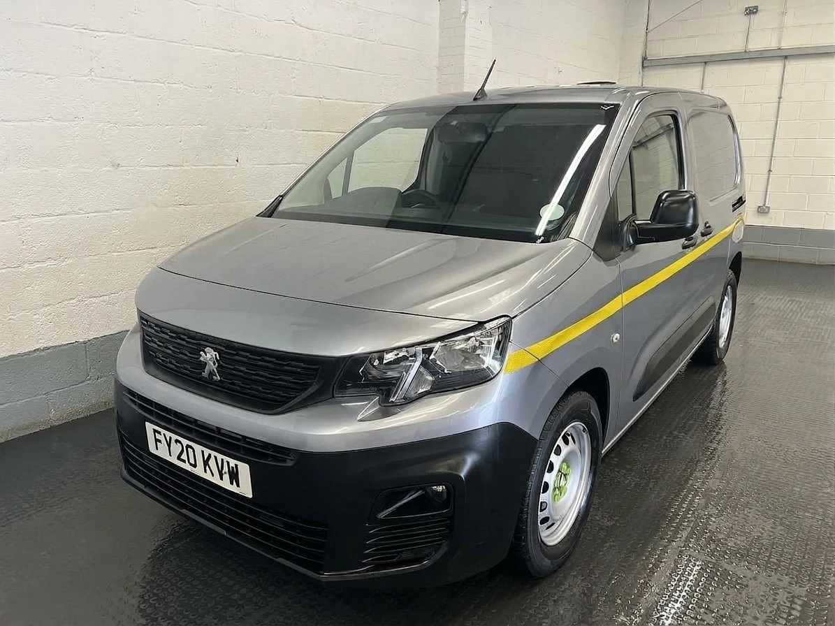 2020 Peugeot Partner Panel Van — front three-quarter view