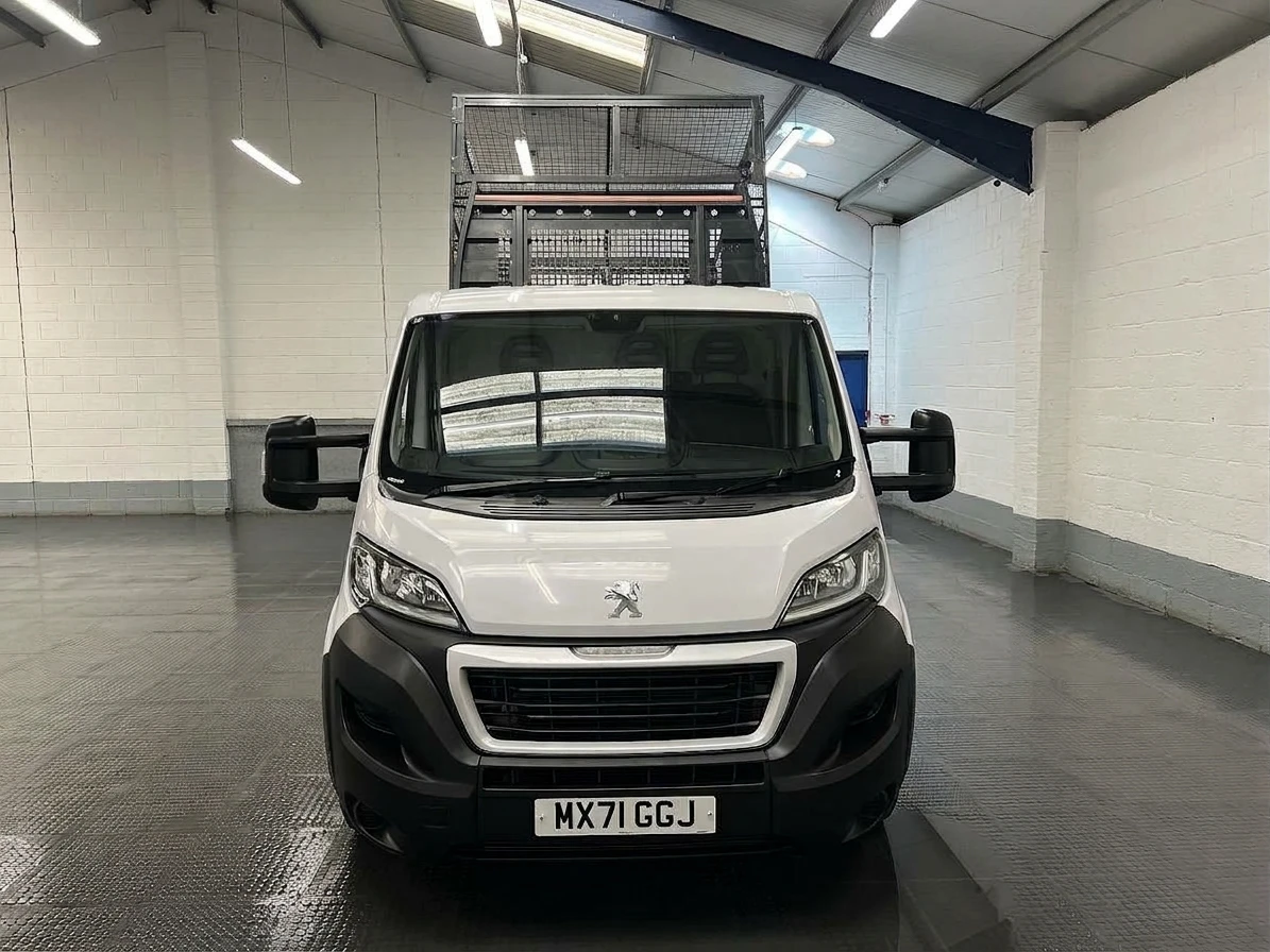2021 Peugeot Boxer Double Cab Tipper Van — front view