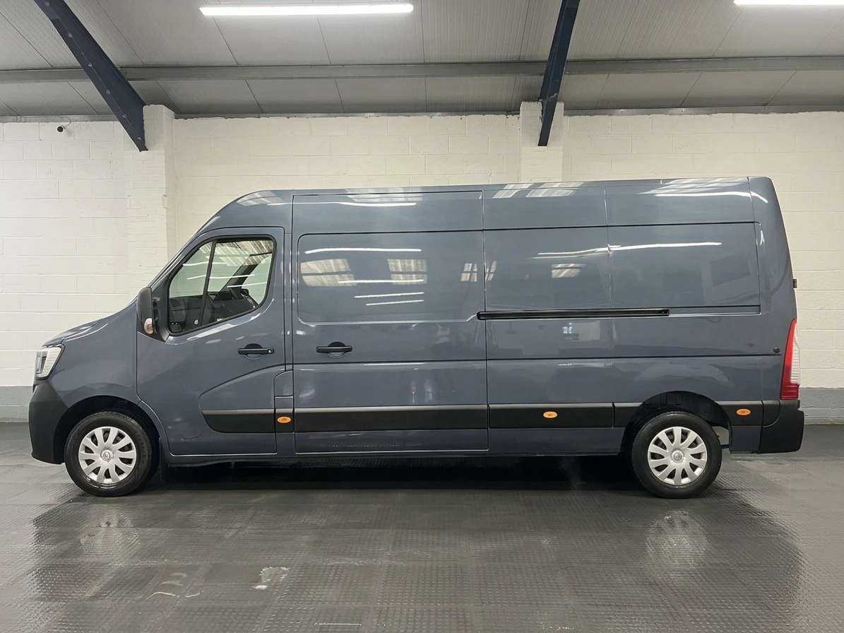 2023 Renault Master Panel Van — side view