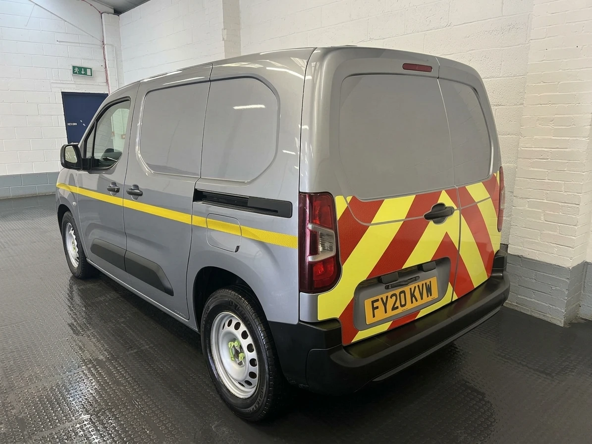 2020 Peugeot Partner Panel Van — rear three-quarter view