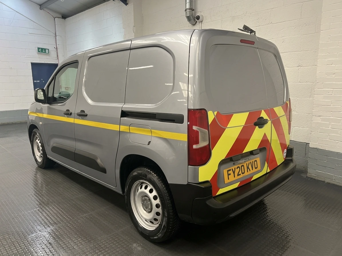 2020 Peugeot Partner Panel Van — rear three-quarter view