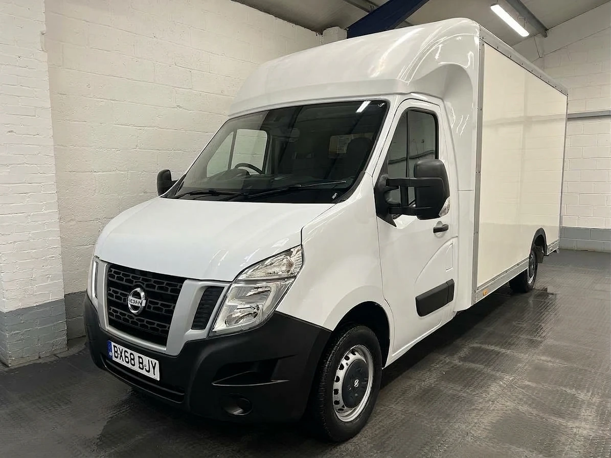 2018 Nissan NV400 Luton Low Loader Van — front three-quarter view