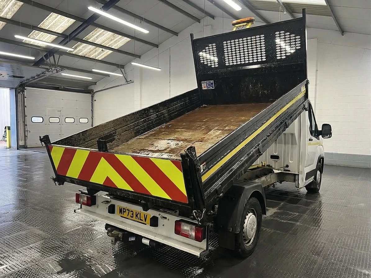 2023 Maxus Deliver 9 Tipper Van — rear three-quarter view
