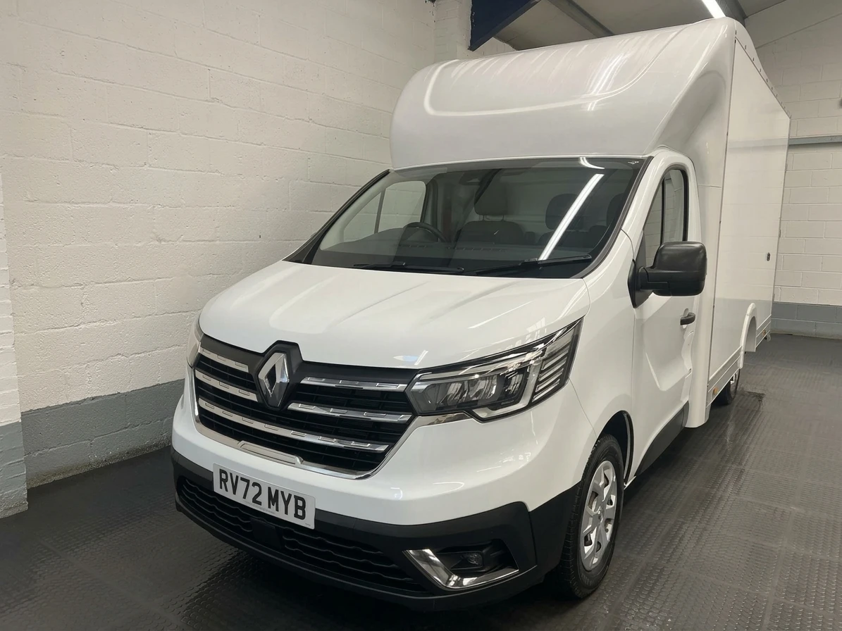 2022 Renault Trafic Luton Low Loader Van — front three-quarter view