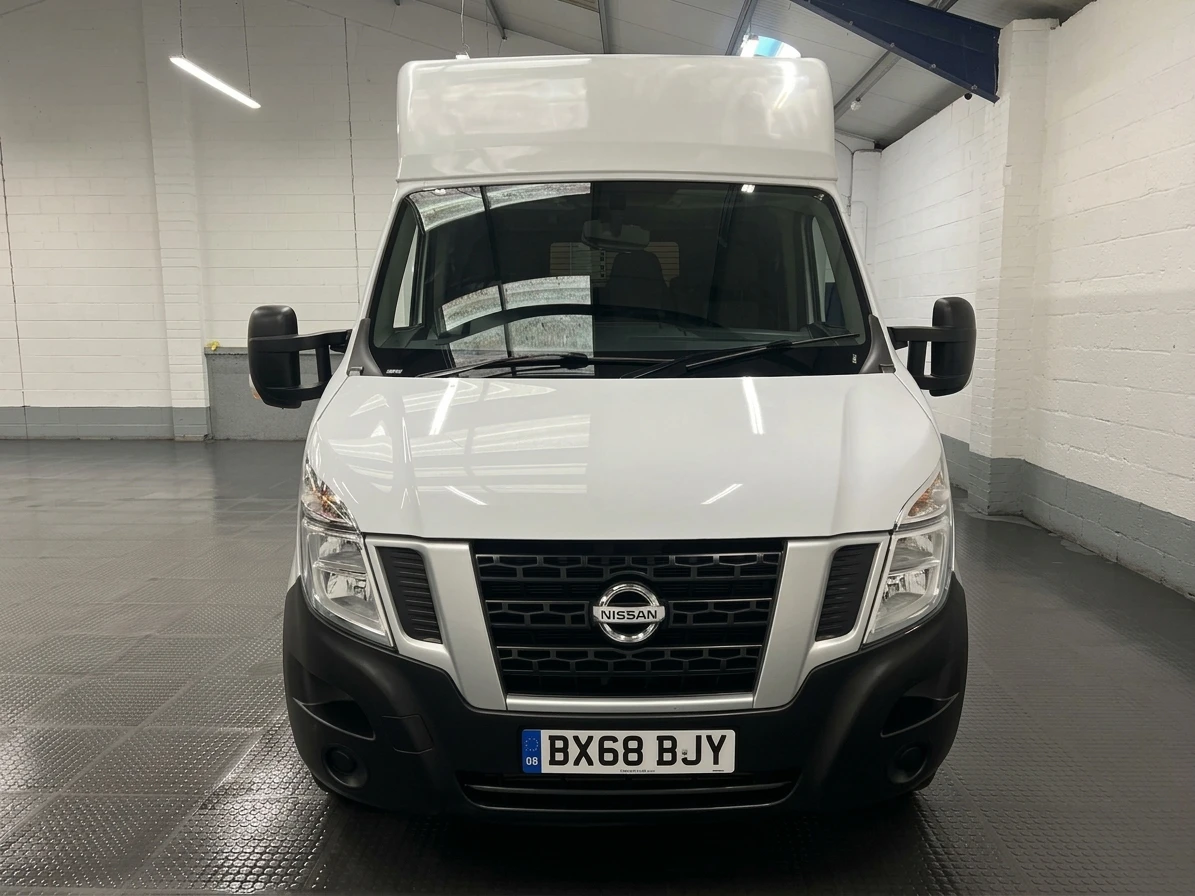 2018 Nissan NV400 Luton Low Loader Van — front view