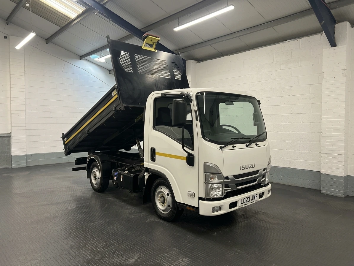 2023 Isuzu Grafter Tipper Van — front three-quarter view