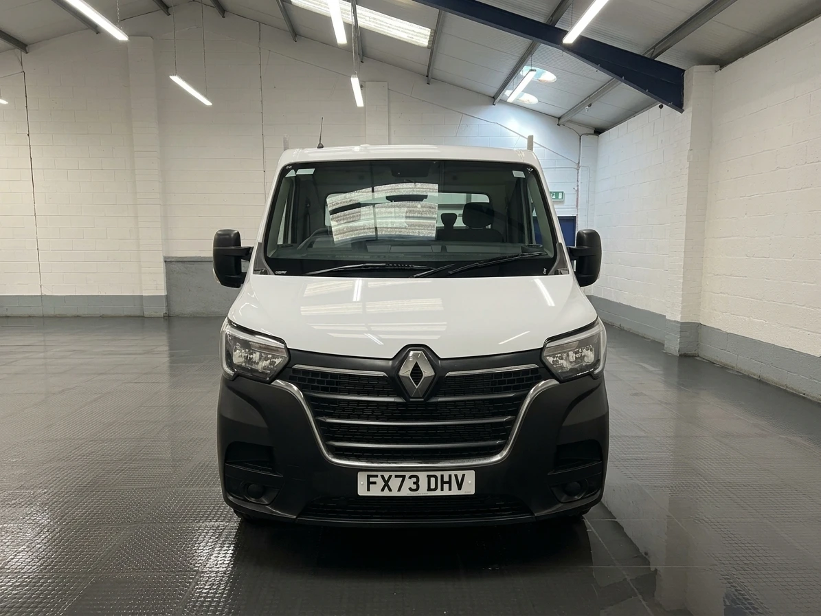 2023 Renault Master Dropside Van — front view