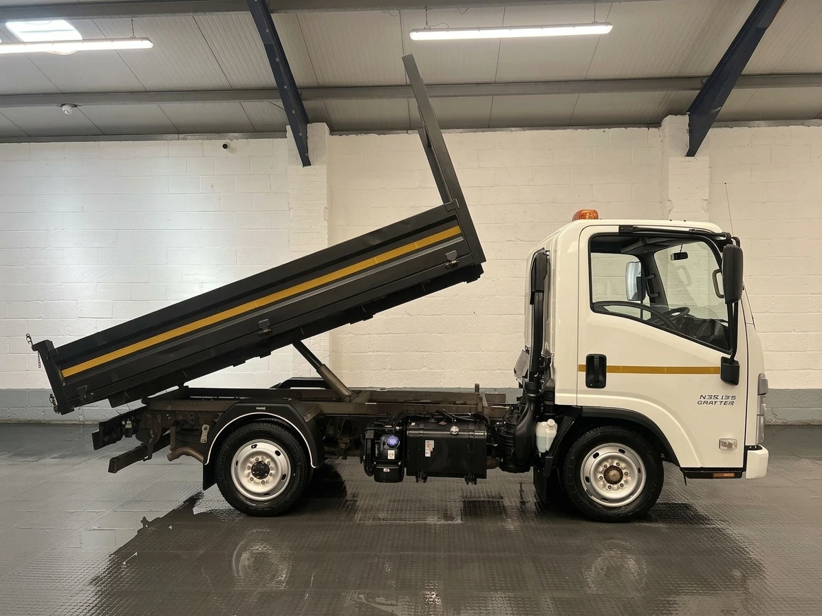 2023 Isuzu Grafter Tipper Van — side view