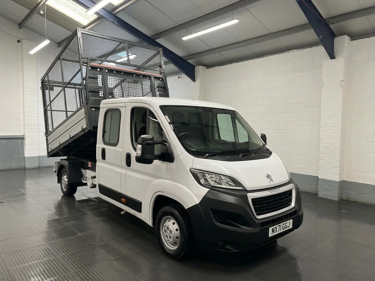 2021 Peugeot Boxer Double Cab Tipper Van — front three-quarter view