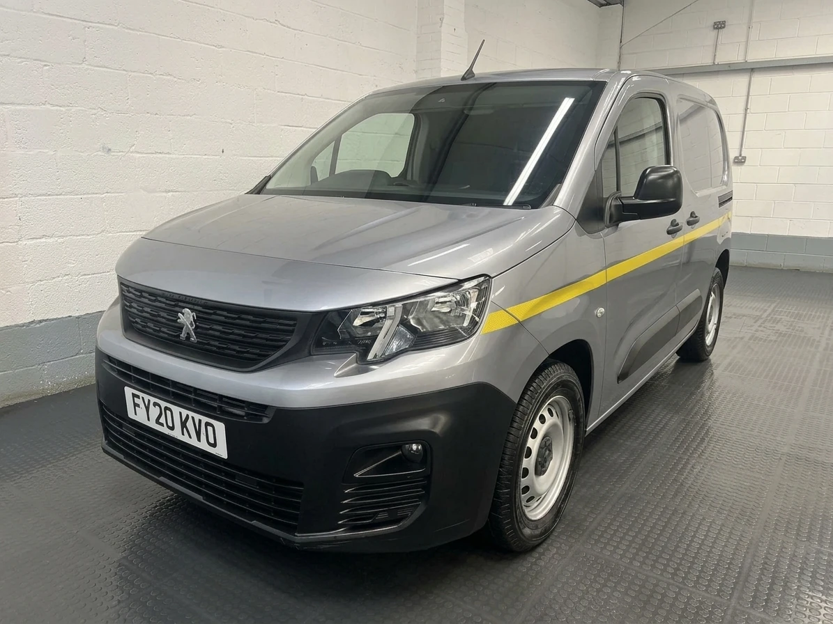 2020 Peugeot Partner Panel Van — front three-quarter view