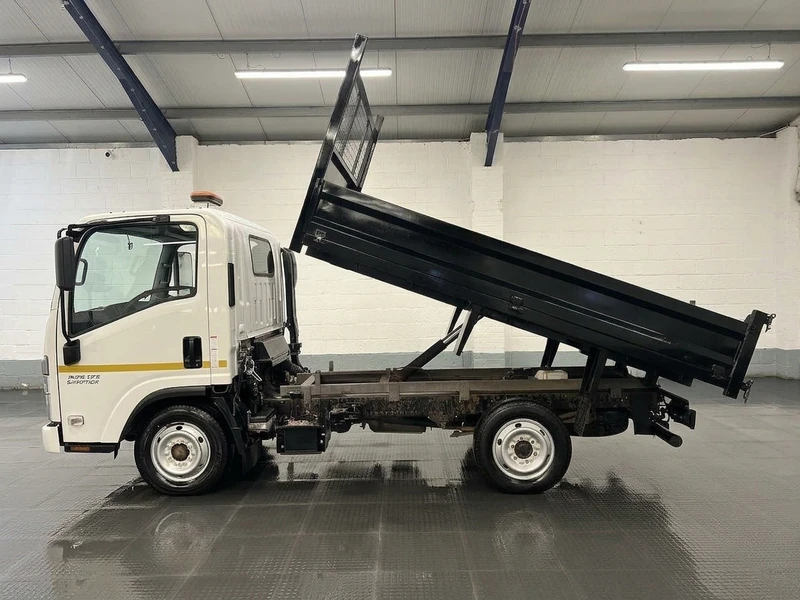 2023 Isuzu Grafter Tipper Van — side view