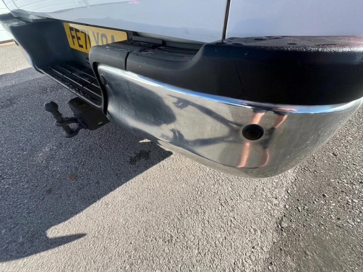 2021 Toyota Hilux Double Cab PickUp Van — detail