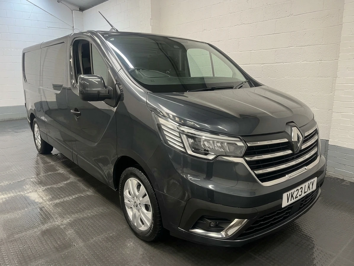 2023 Renault Trafic Panel Van — front three-quarter view