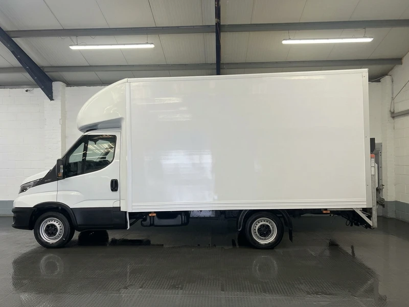 2022 Iveco Daily Luton Box Van — side view