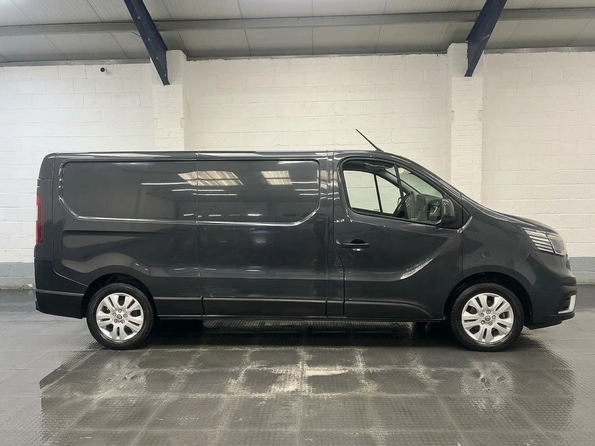 2023 Renault Trafic Panel Van — side view