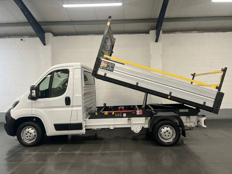 2021 Peugeot Boxer Tipper Van — side view