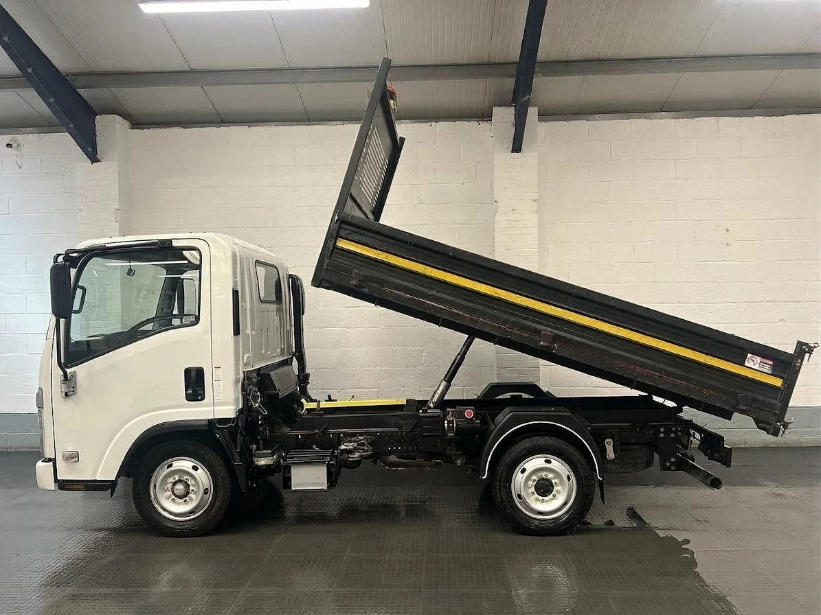 2023 Isuzu Grafter Tipper Van — side view