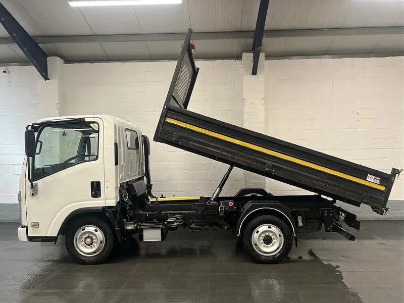 2023 Isuzu Grafter Tipper Van — side view