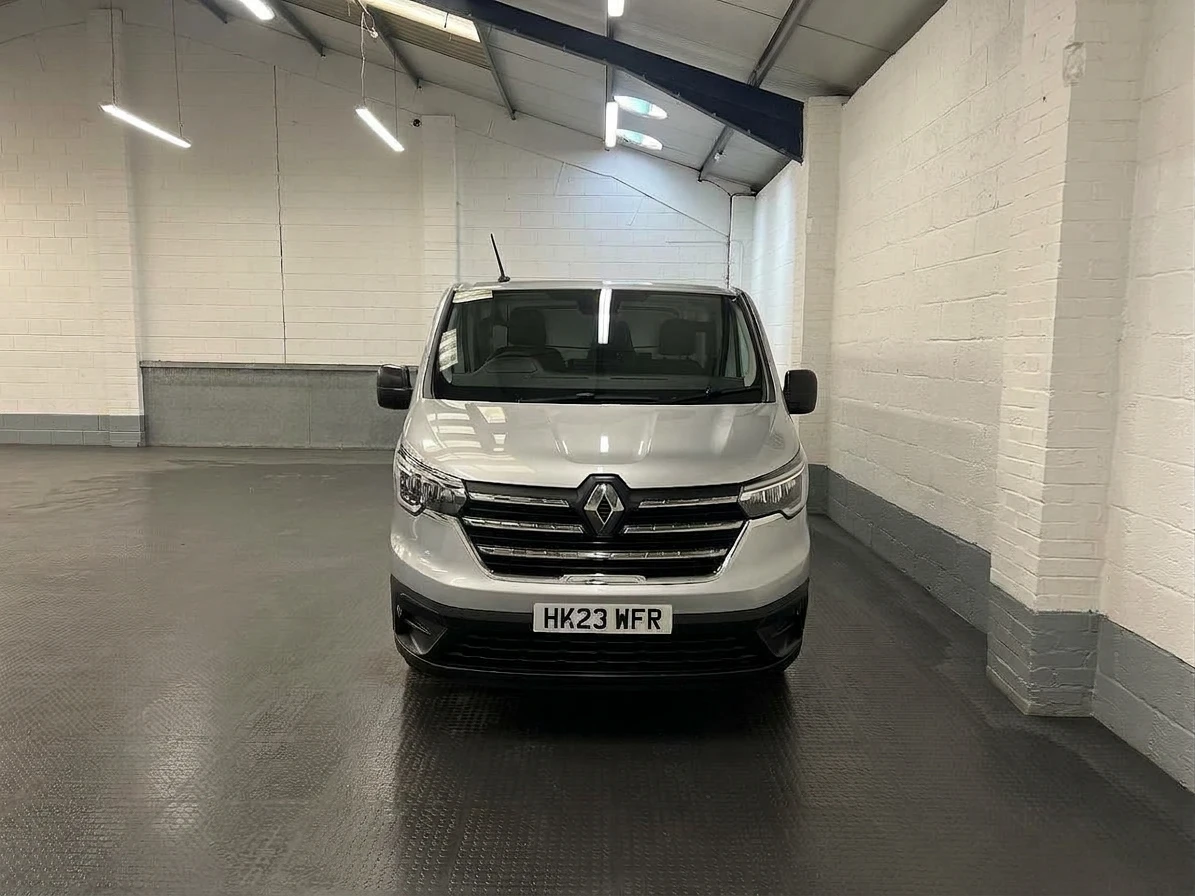 2023 Renault Trafic Panel Van — front view