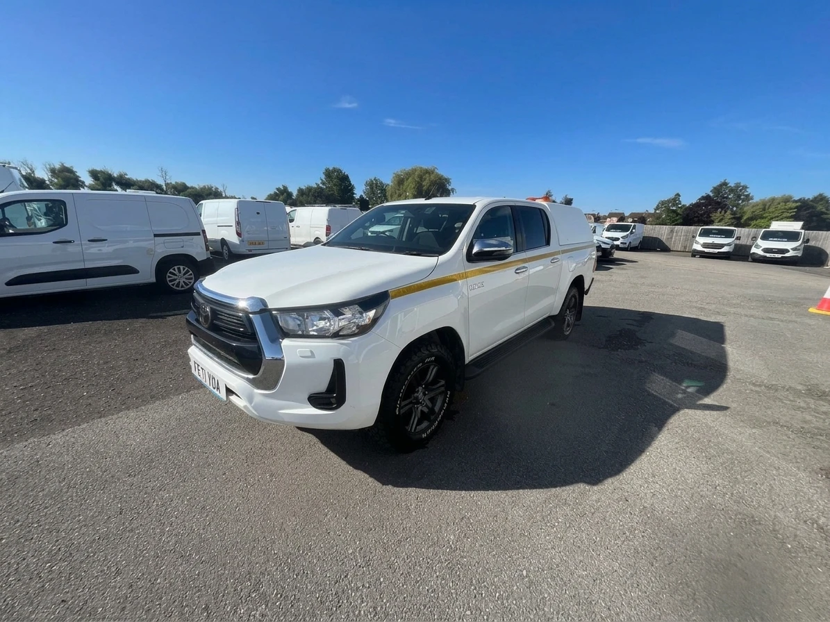 2021 Toyota Hilux Double Cab PickUp Van — front three-quarter view