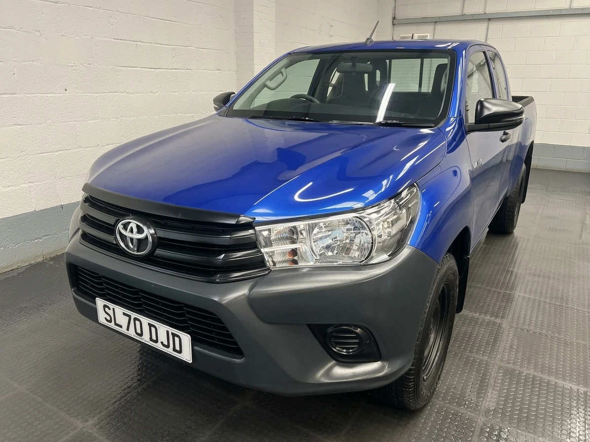 2020 Toyota Hilux Double Cab PickUp Van — front three-quarter view