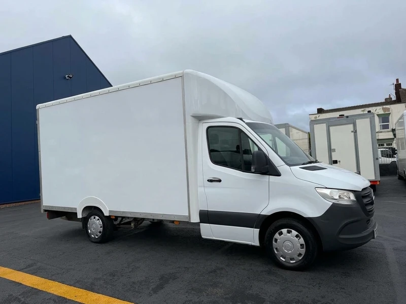 2021 Mercedes-Benz Sprinter Luton Low Loader Van — side view