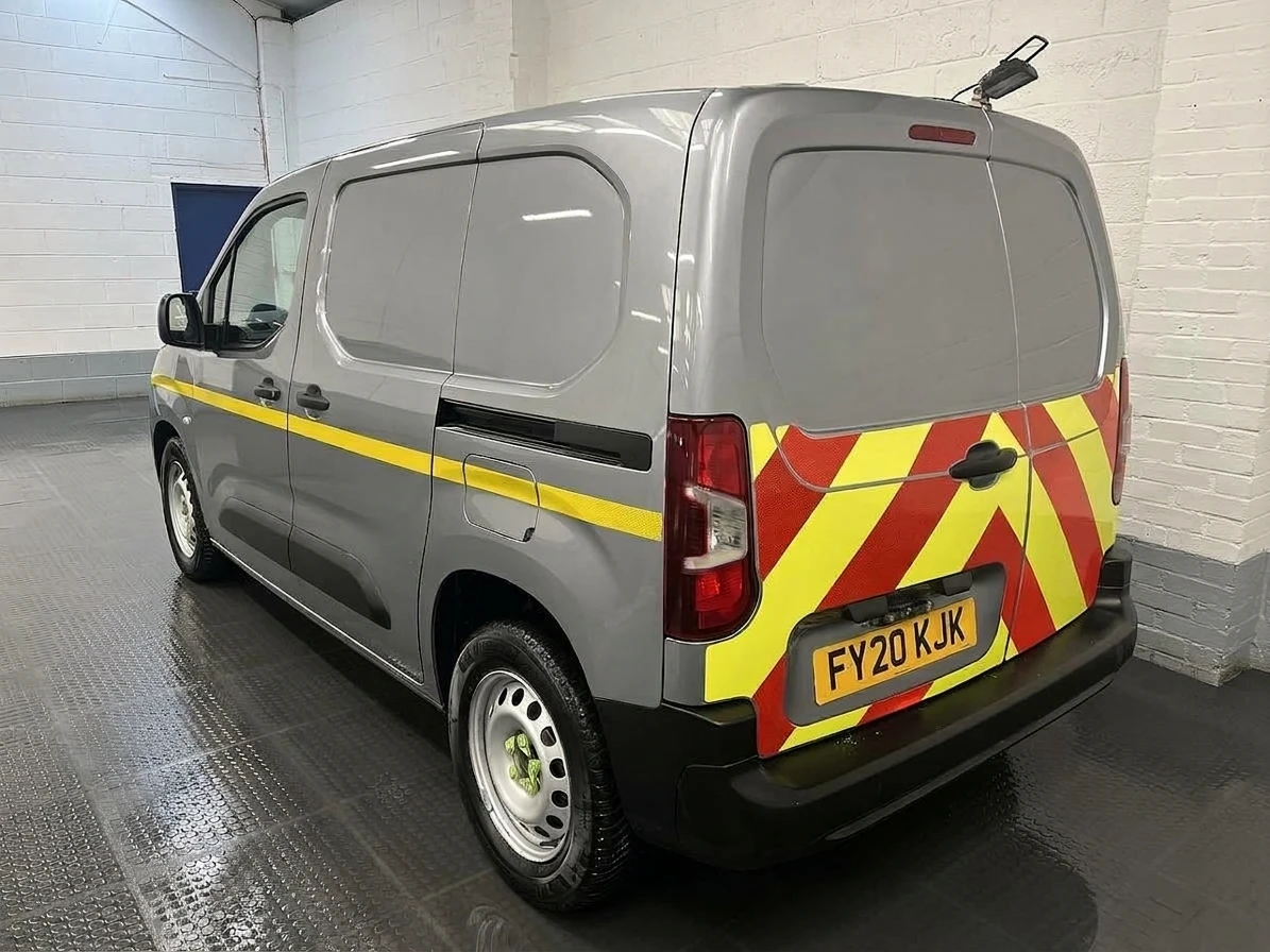 2020 Peugeot Partner Panel Van — rear three-quarter view