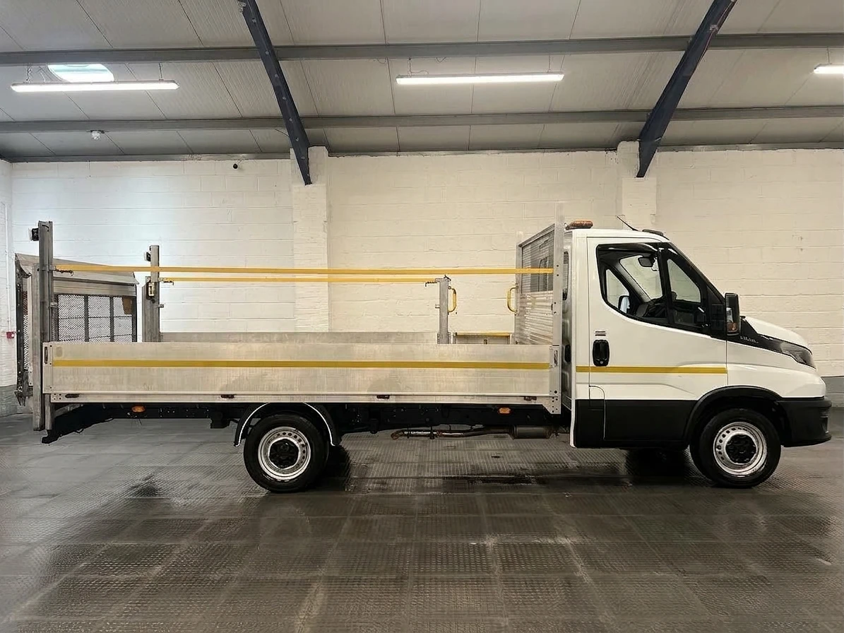 2022 Iveco Daily Dropside Van — side view