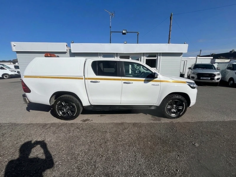 2021 Toyota Hilux Double Cab PickUp Van — side view