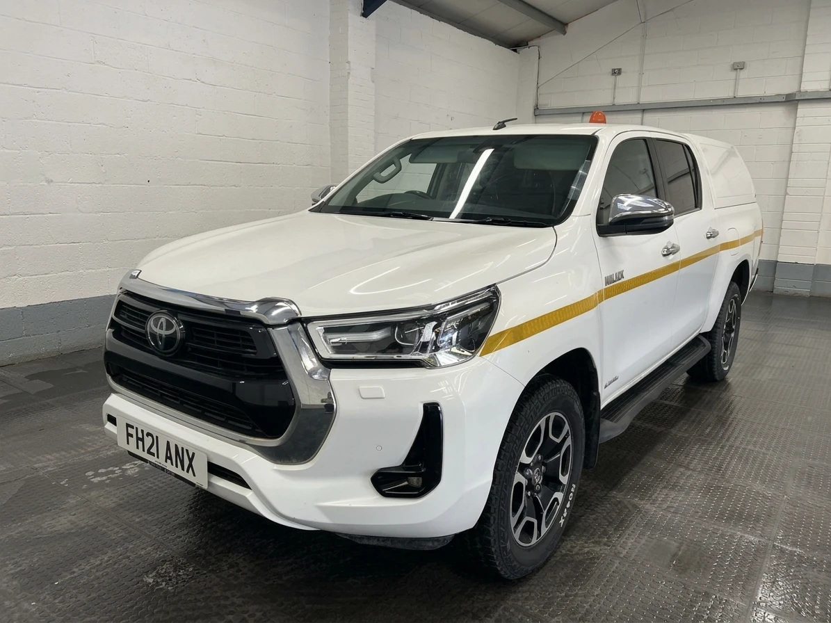 2021 Toyota Hilux Double Cab PickUp Van — front three-quarter view