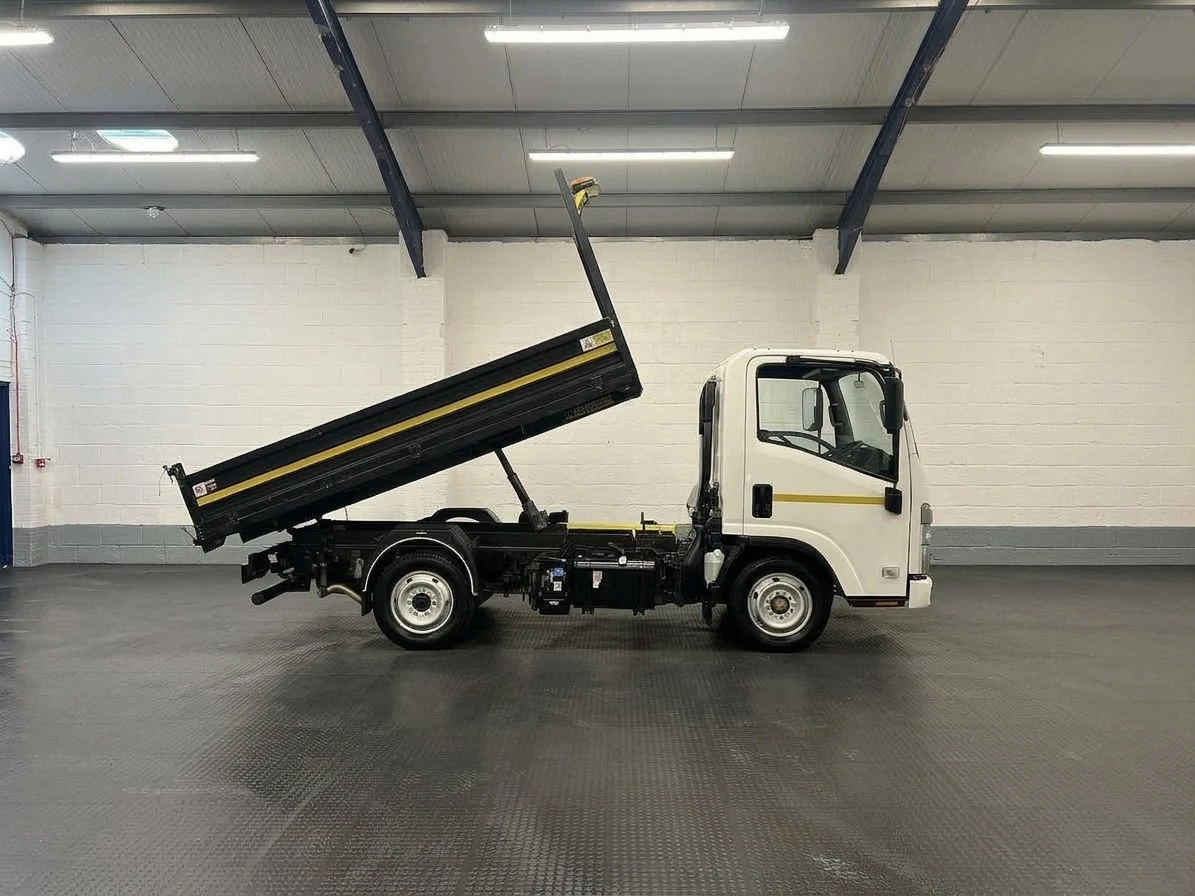 2023 Isuzu Grafter Tipper Van — side view