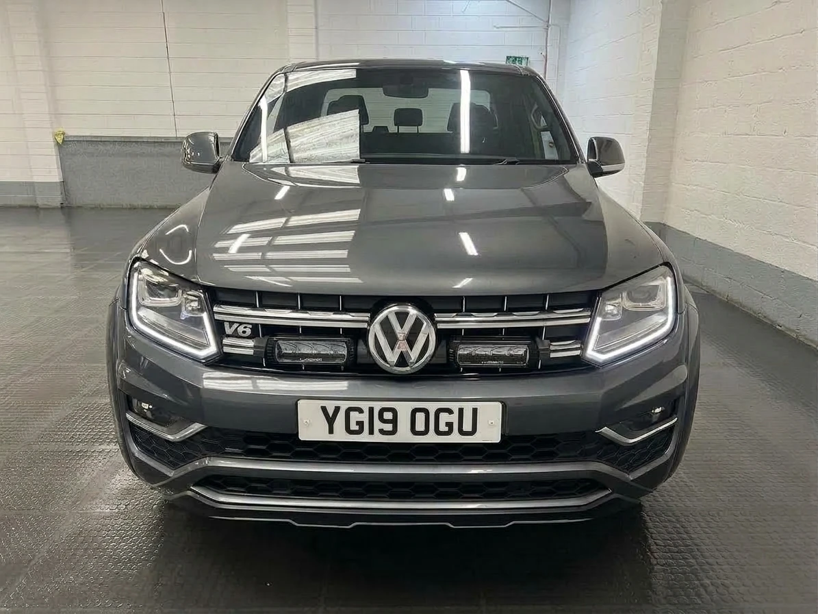 2019 Volkswagen Amarok Double Cab PickUp Van — front view