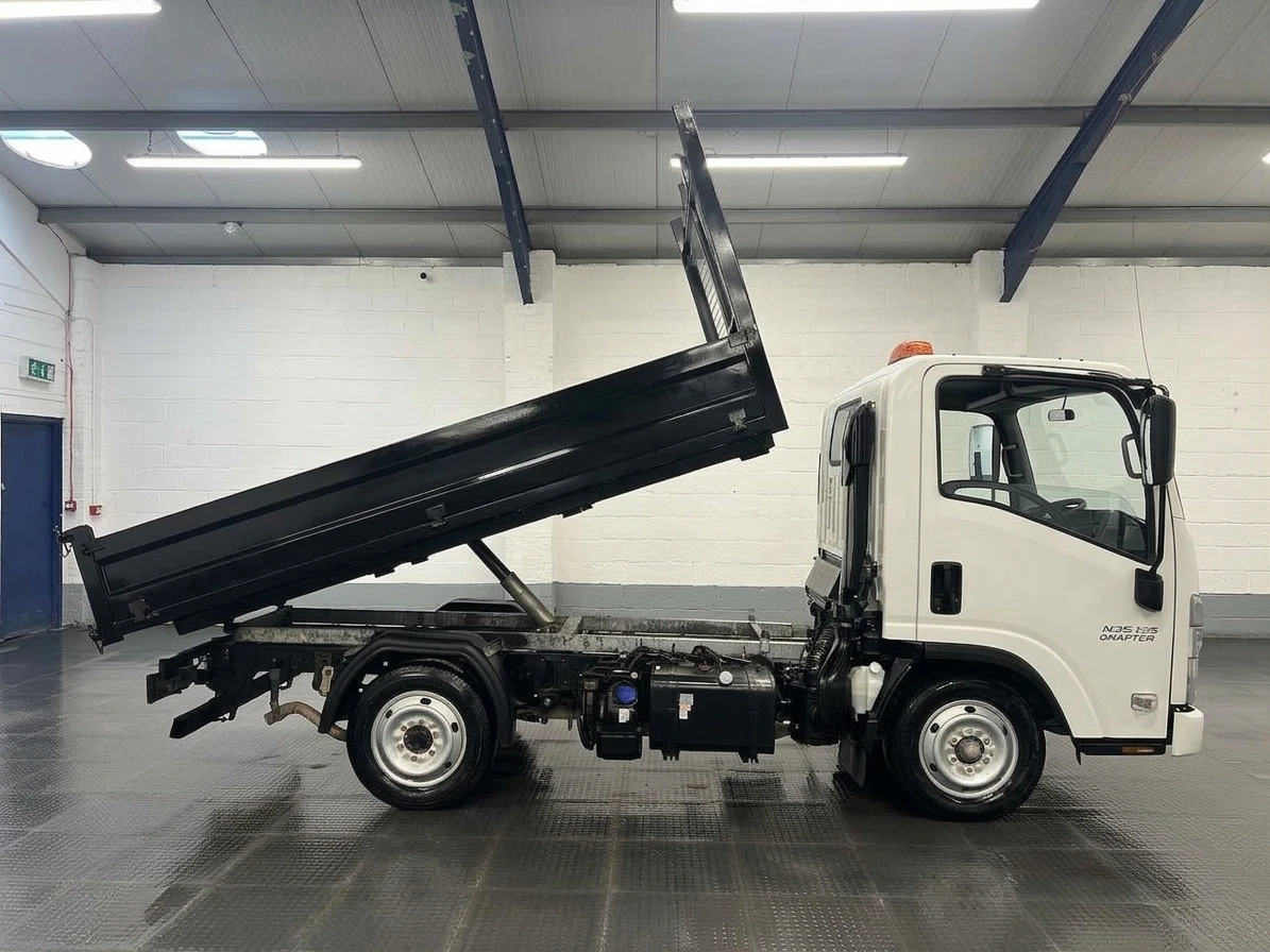 2023 Isuzu Grafter Tipper Van — side view
