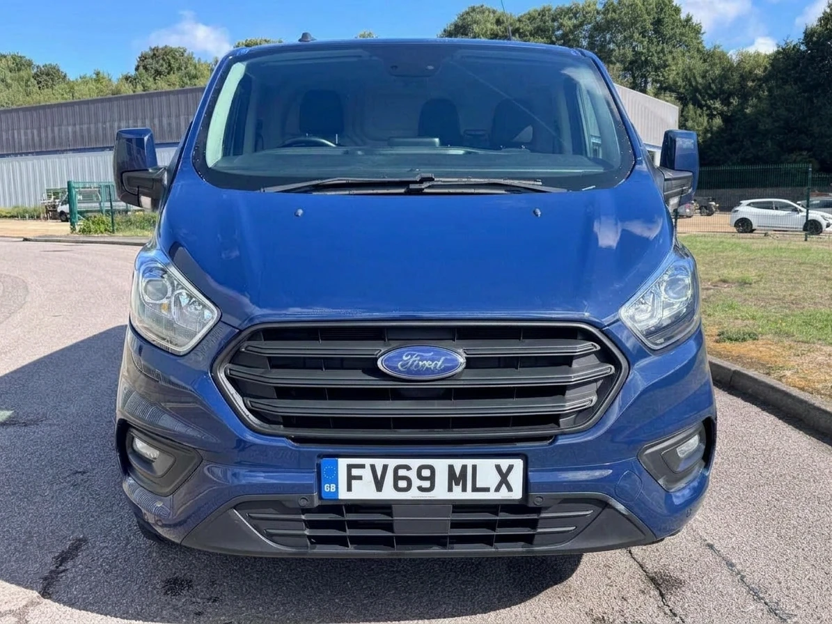 2019 Ford Transit Custom Panel Van — front view