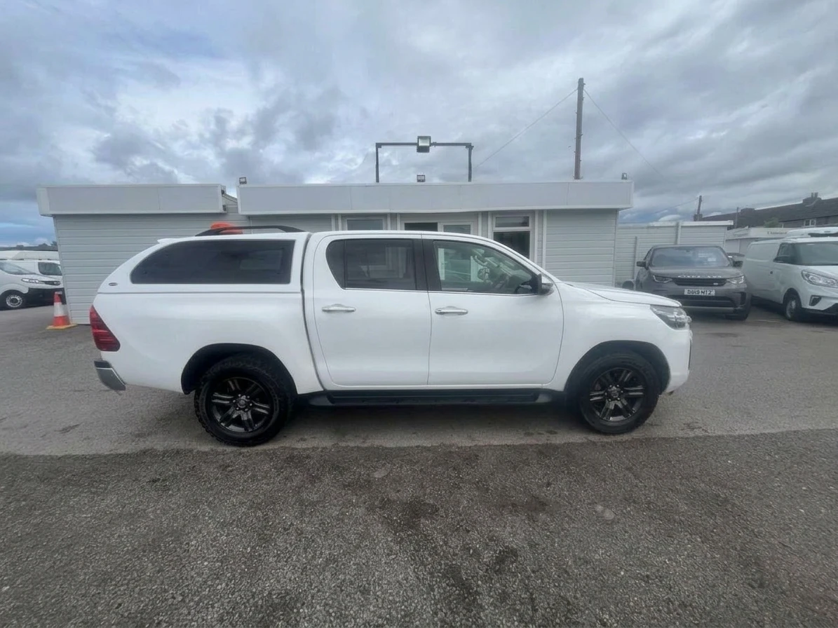 2021 Toyota Hilux Double Cab PickUp Van — side view
