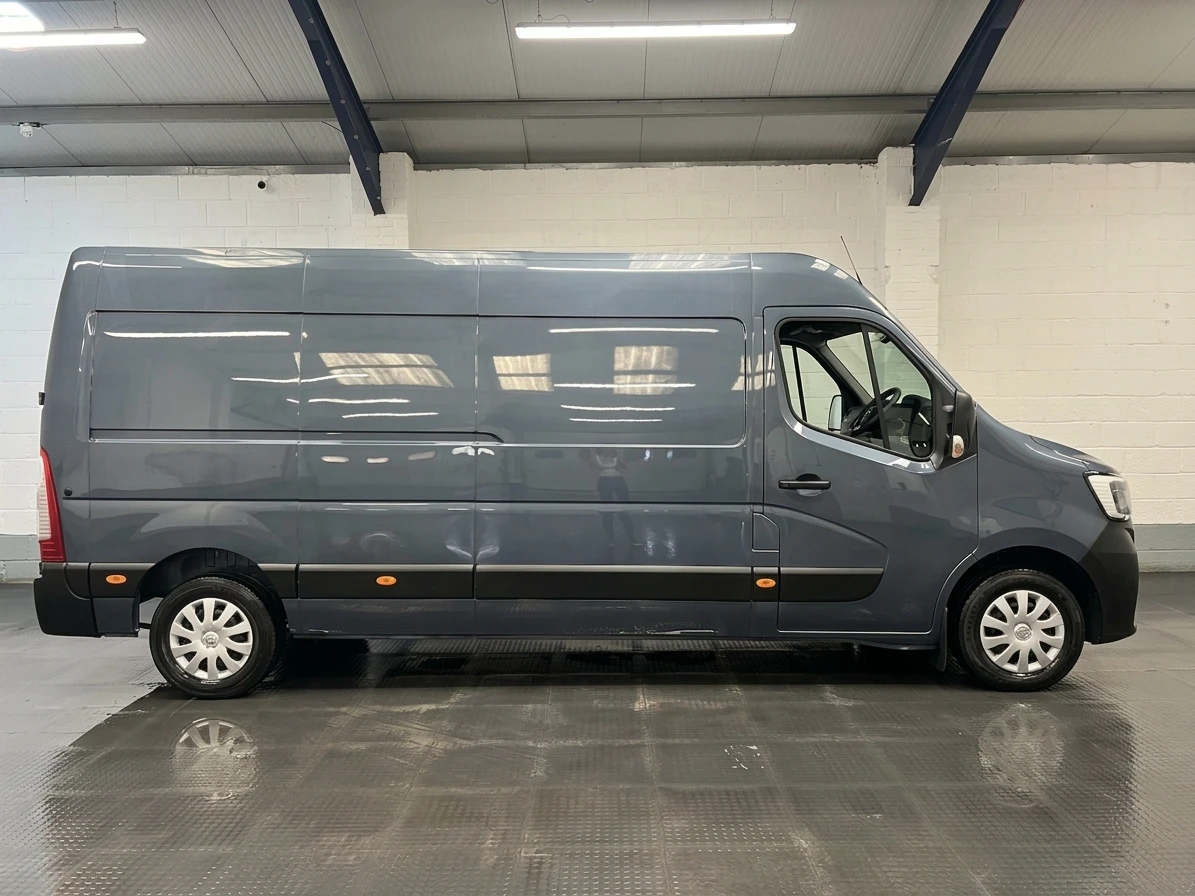 2023 Renault Master Panel Van — side view