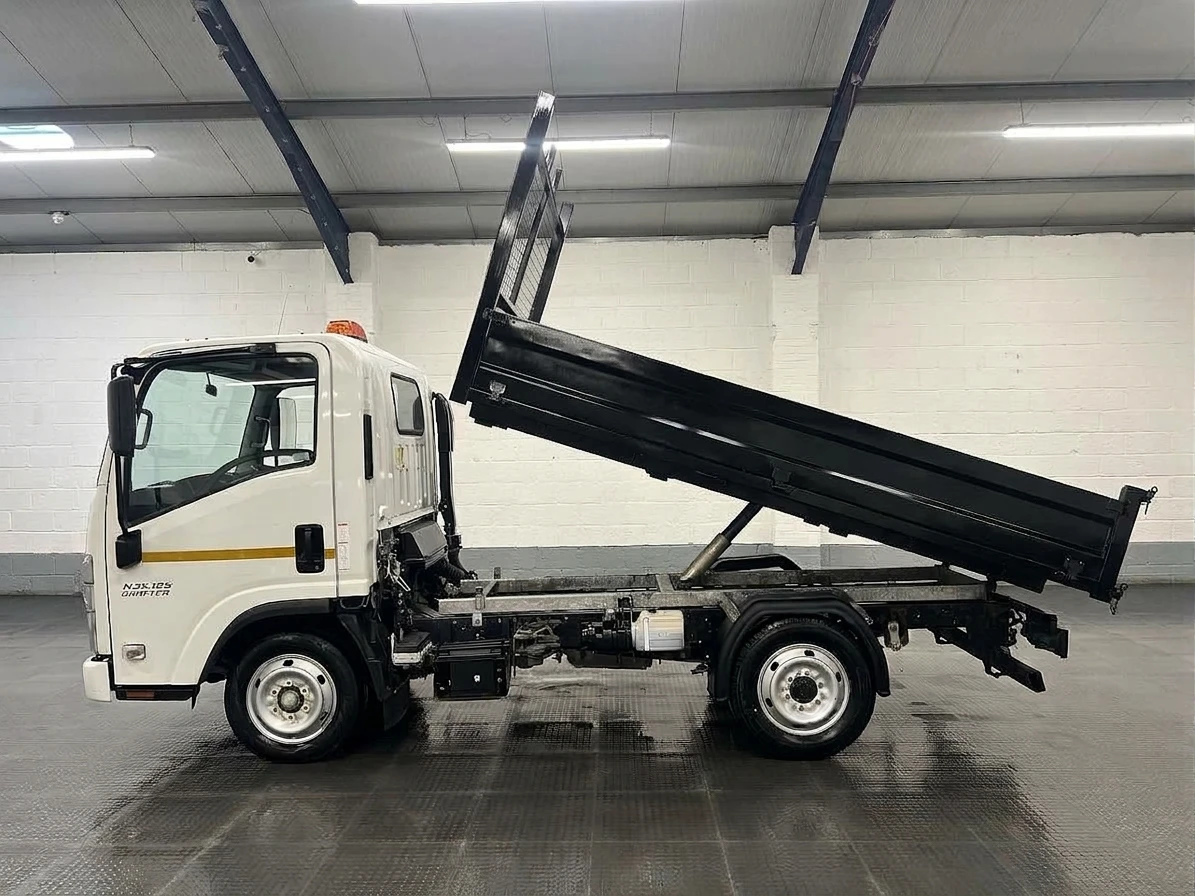 2023 Isuzu Grafter Tipper Van — side view