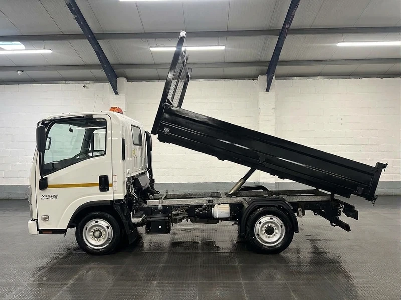 2023 Isuzu Grafter Tipper Van — side view