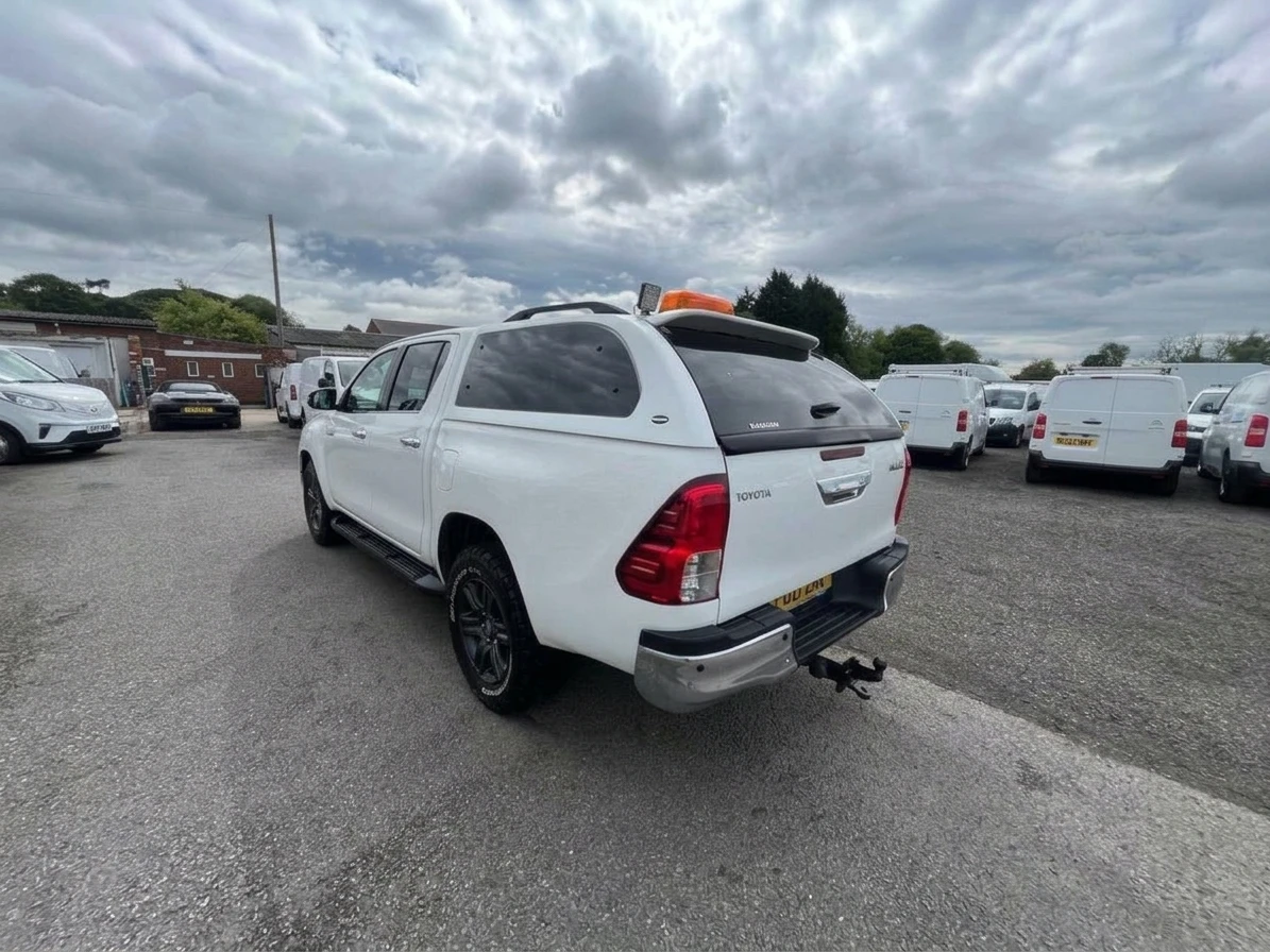 2021 Toyota Hilux Double Cab PickUp Van — rear three-quarter view