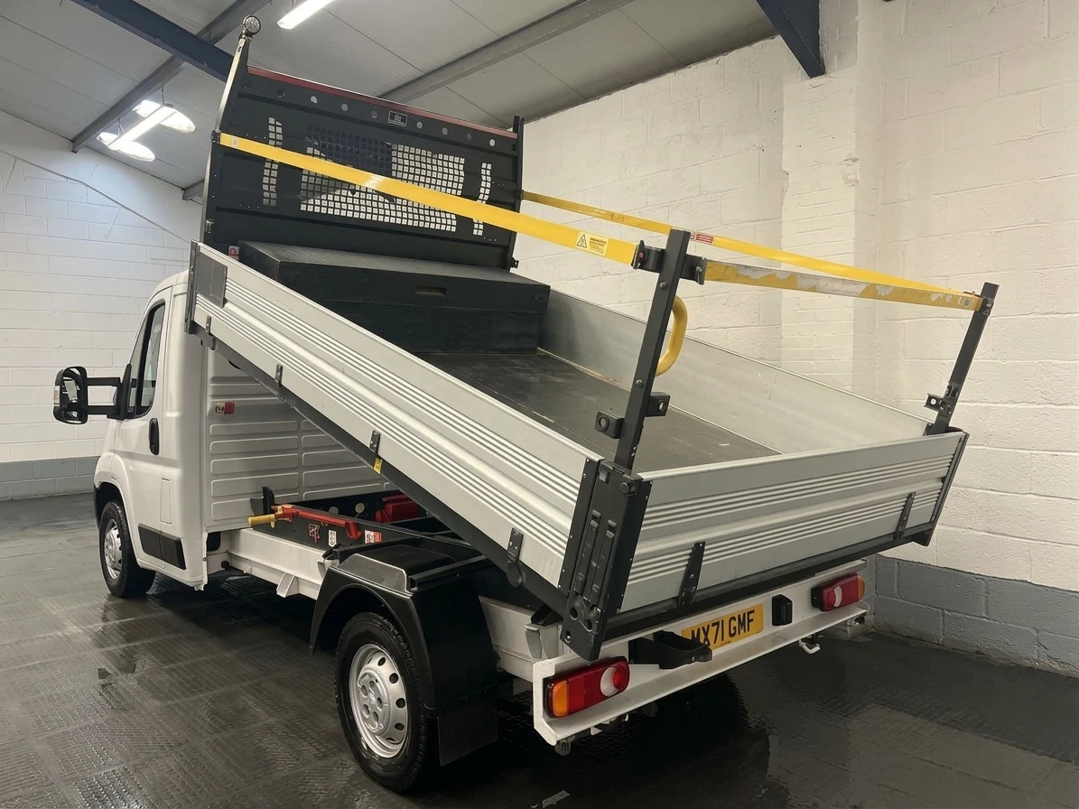 2021 Peugeot Boxer Tipper Van — rear three-quarter view