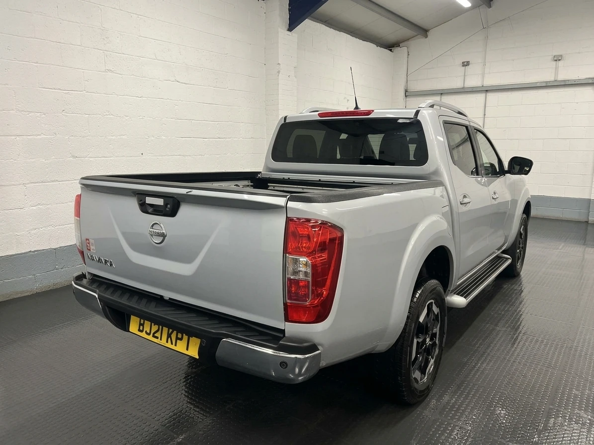 2021 Nissan Navara Double Cab PickUp Van — rear three-quarter view