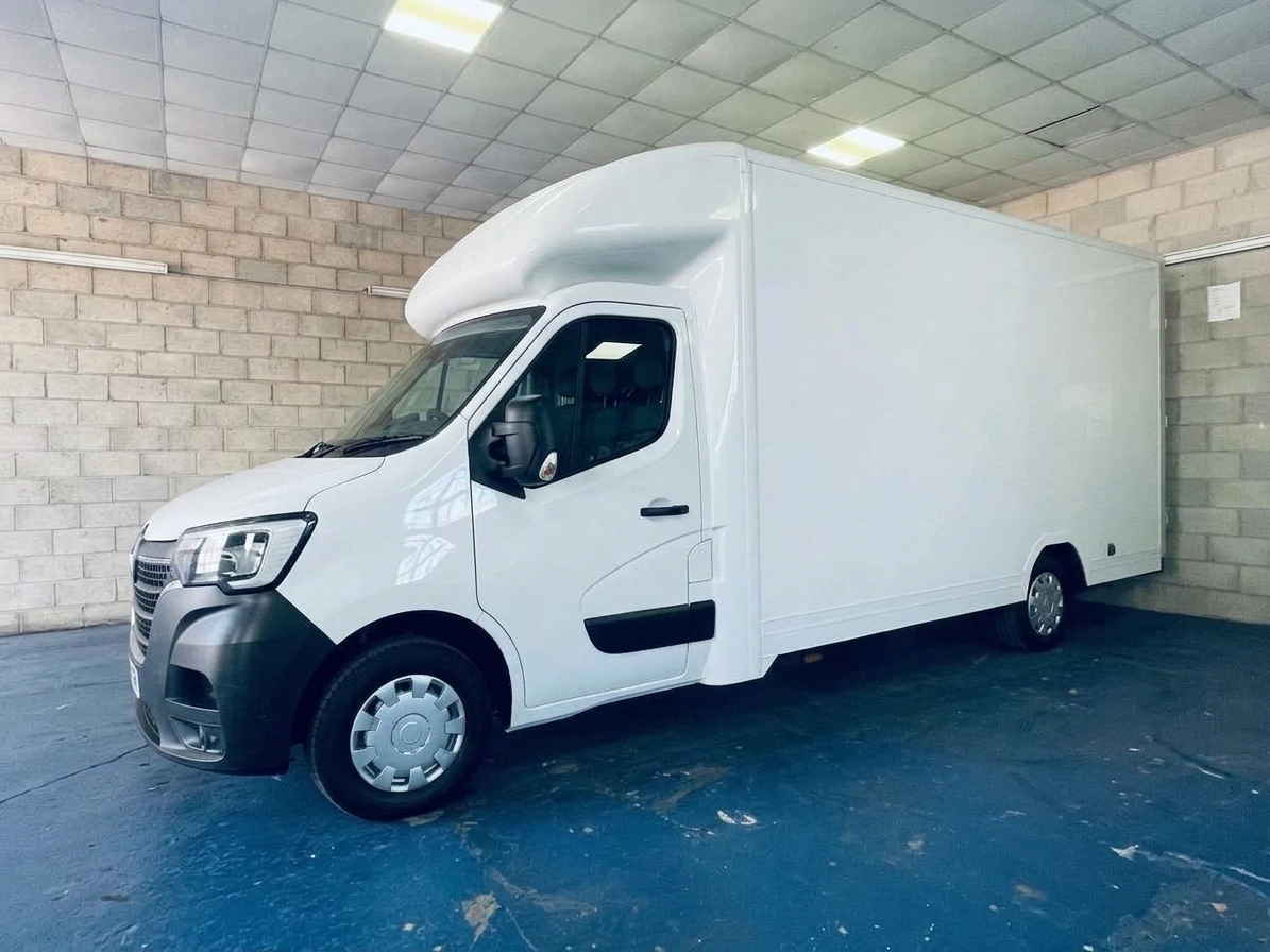 2022 Renault Master Luton Low Loader Van — front three-quarter view